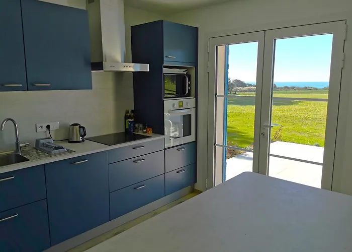 Port Jure Face A La *